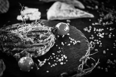 Izgara sebzeli biftek ve taze baharat. 