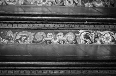 İspanyol şehirlerinin tarihi sokaklarında soyut duvar tasarımı 