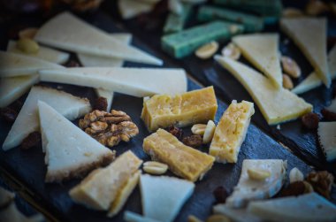 Lezzetli bir İspanyol peynir karışımı.