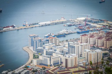 Cebelitarık şehrinin panoramik görüntüsü ve teslim oluyor 