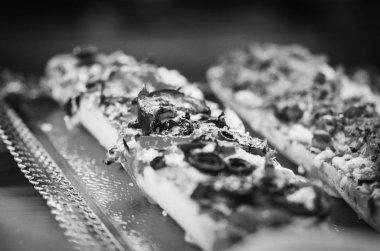 Yerel pazarda İtalyan panini ve İspanyol tapalarının lezzetli bir karışımı