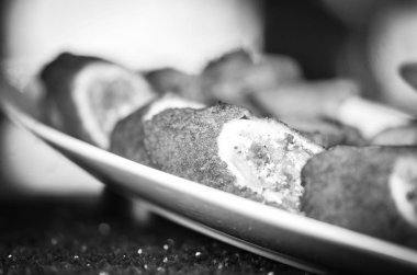 Yerel pazarda İtalyan panini ve İspanyol tapalarının lezzetli bir karışımı