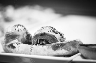 Yerel pazarda İtalyan panini ve İspanyol tapalarının lezzetli bir karışımı