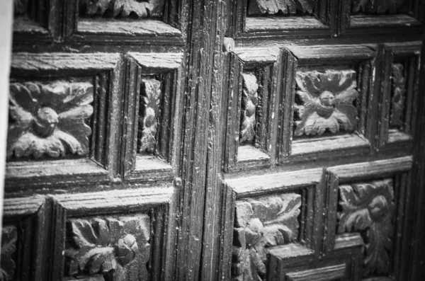 Старые Двери Закрывают Вид Ручки Элементы Дизайна Архитектура Старинных Дверей — стоковое фото