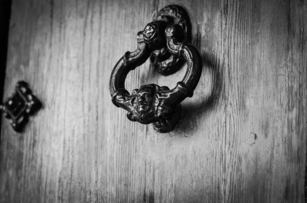 Old Doors Close View Knobs Design Elements Architecture Ancient Doors — Stockfoto