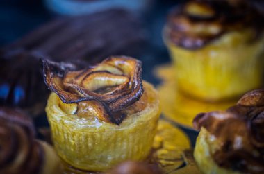 Lezzetli hamur işleri ve lezzetler karışımı