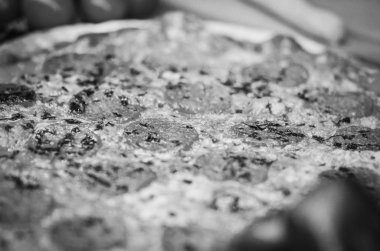 Lezzetli taze malzemeli İtalyan pizzası.