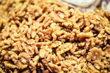 Lezzetli fındıklar ve tohumlar yerel İspanyol pazarında yakın görünüm