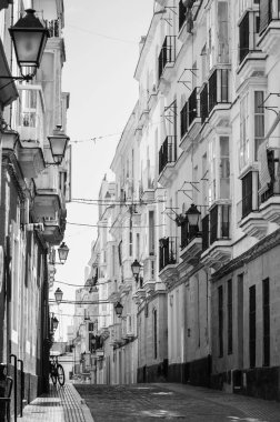 İspanyol şehirlerinin tarihi sokaklarına yakından bakın - mimari binalar, İspanyol tarzı, gaudi tasarımı, antik binalar