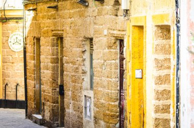 İspanyol şehirlerinin tarihi sokaklarına yakından bakın - mimari binalar, İspanyol tarzı, gaudi tasarımı, antik binalar