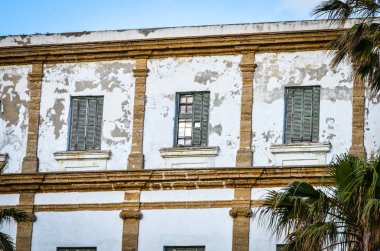 İspanyol şehirlerinin tarihi sokaklarına yakından bakın - mimari binalar, İspanyol tarzı, gaudi tasarımı, antik binalar