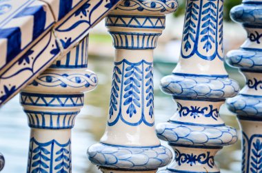 İspanyol şehirlerinin tarihi sokaklarına yakından bakın - mimari binalar, İspanyol tarzı, gaudi tasarımı, antik binalar