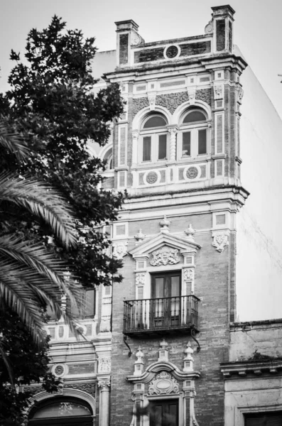 Vista Perto Das Ruas Históricas Das Cidades Espanholas Edifícios Arquitetônicos — Fotografia de Stock