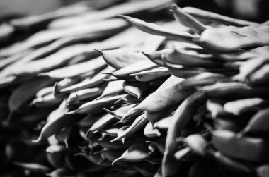 İspanyol yerel pazarında taze sebzeler kapanıyor.