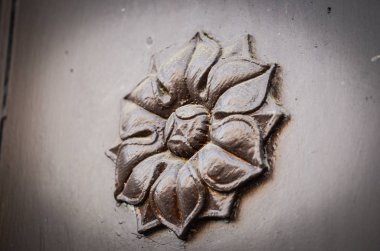 Prag 'ın tarihi sokaklarında antik kapılar kapanıyor.