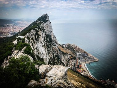 İspanyol şehirlerinin tarihi sokaklarına yakından bakın. 