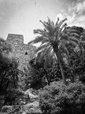 İspanyol şehirlerinin tarihi sokaklarına yakından bakın.