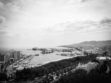 İspanyol şehirlerinin tarihi sokaklarına yakından bakın.