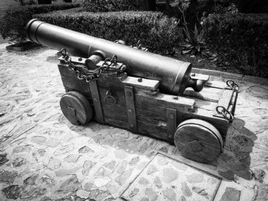 İspanyol şehirlerinin tarihi sokaklarına yakından bakın.