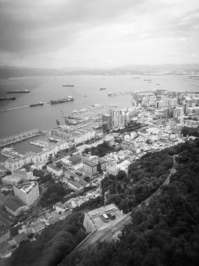 İspanyol şehirlerinin tarihi sokaklarına yakından bakın.