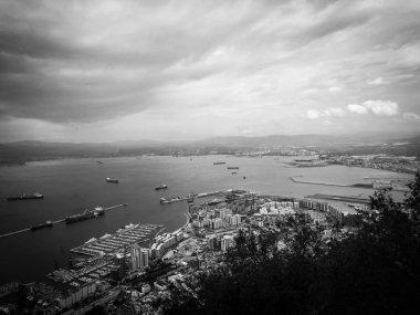 İspanyol şehirlerinin tarihi sokaklarına yakından bakın.