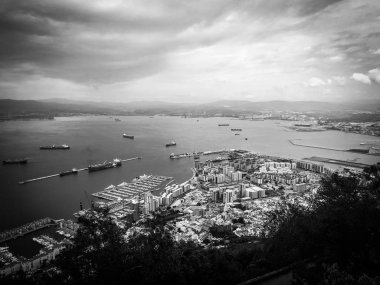 İspanyol şehirlerinin tarihi sokaklarına yakından bakın.