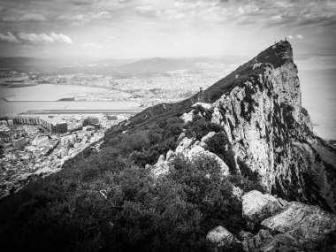 İspanyol şehirlerinin tarihi sokaklarına yakından bakın.