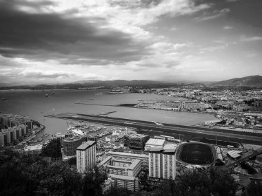 İspanyol şehirlerinin tarihi sokaklarına yakından bakın.