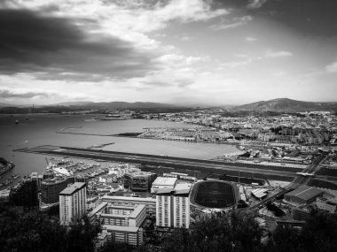 İspanyol şehirlerinin tarihi sokaklarına yakından bakın.