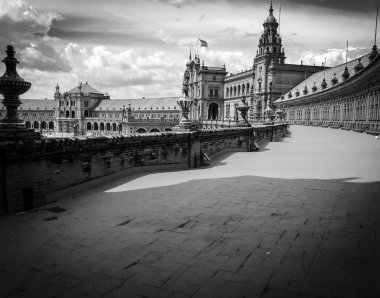 İspanyol şehirlerinin tarihi sokaklarına yakından bakın.