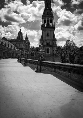 İspanyol şehirlerinin tarihi sokaklarına yakından bakın.