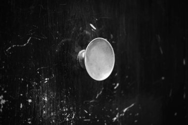 İtalyan şehri Palermo 'nun tarihi sokaklarında eski kapılar kapanıyor.