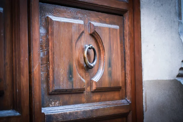 Puertas Antiguas Vista Cerca Dentro Las Calles Históricas Ciudad Italiana — Foto de Stock