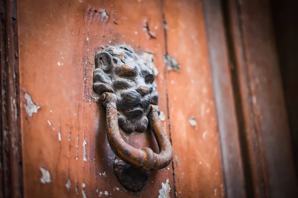Talyan Şehri Palermo Nun Tarihi Sokaklarında Eski Kapılar Kapanıyor — Stok fotoğraf