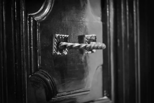 Старые Двери Закрывают Вид Исторические Улицы Итальянского Города Палермо — стоковое фото