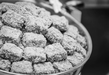 Geleneksel Belçika tatlıları - çikolataları karıştırın