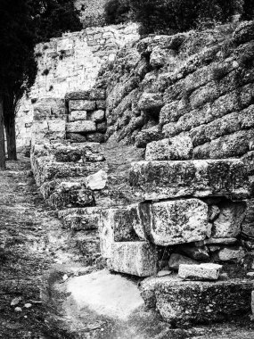 Eski binalar manzarayı kapatır