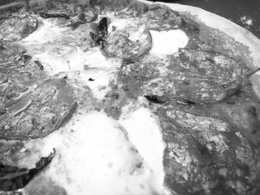 Taze malzemeli İtalyan pizzası.