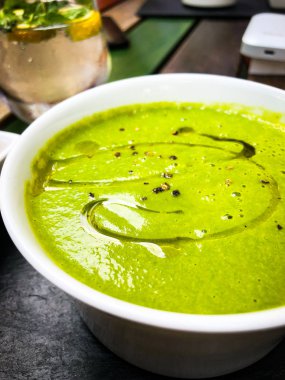 Çıtır kıtır ıspanaklı kremalı çorba.