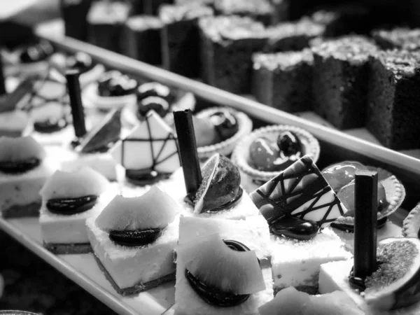 Mezcla Mini Pasteles Dulces Con Frutas Frescas Cobertura Acristalada —  Fotos de Stock