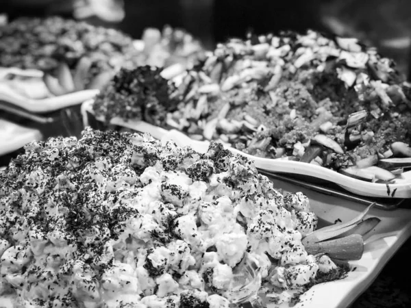 Mélanger Salade Turque Avec Les Légumes Frais Les Épices Vinaigrette — Photo