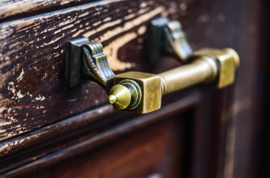 Roma 'nın tarihi sokaklarında antik kapılar kapanıyor.