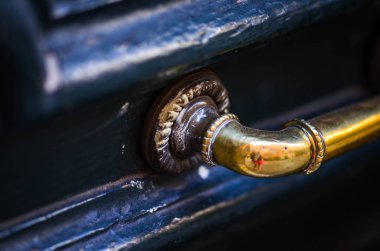 Roma 'nın tarihi sokaklarında antik kapılar kapanıyor.