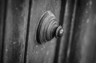 Roma 'nın tarihi sokaklarında antik kapılar kapanıyor.