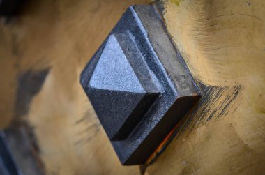 Roma 'nın tarihi sokaklarında antik kapılar kapanıyor.