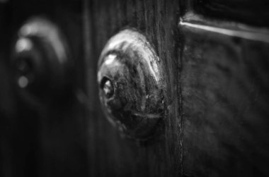 Roma 'nın tarihi sokaklarında antik kapılar kapanıyor.