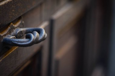 Roma 'nın tarihi sokaklarında antik kapılar kapanıyor.