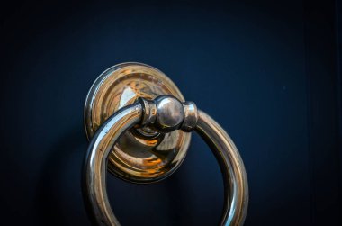 Roma 'nın tarihi sokaklarında antik kapılar kapanıyor.