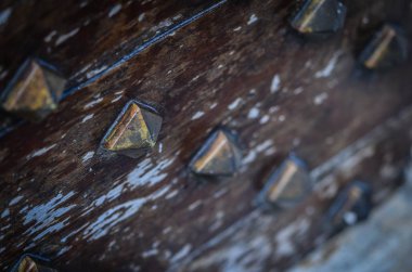 Roma 'nın tarihi sokaklarında antik kapılar kapanıyor.