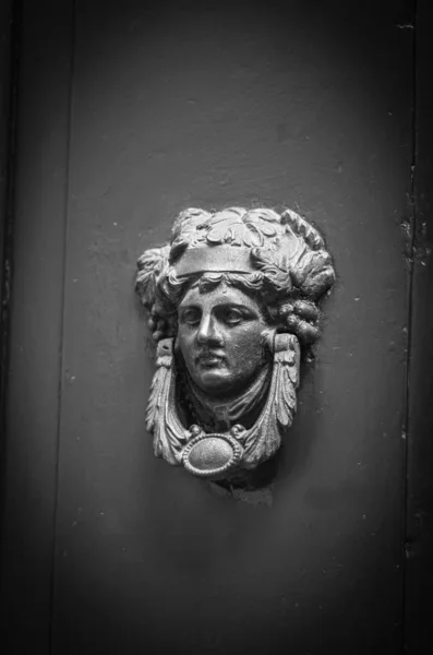Starověké Dveře Zavřít Historických Ulicích Říma — Stock fotografie